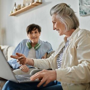 Why Senior Caregivers Should Embrace AI This SeasonA Helping Hand for Family Caregivers This Fall