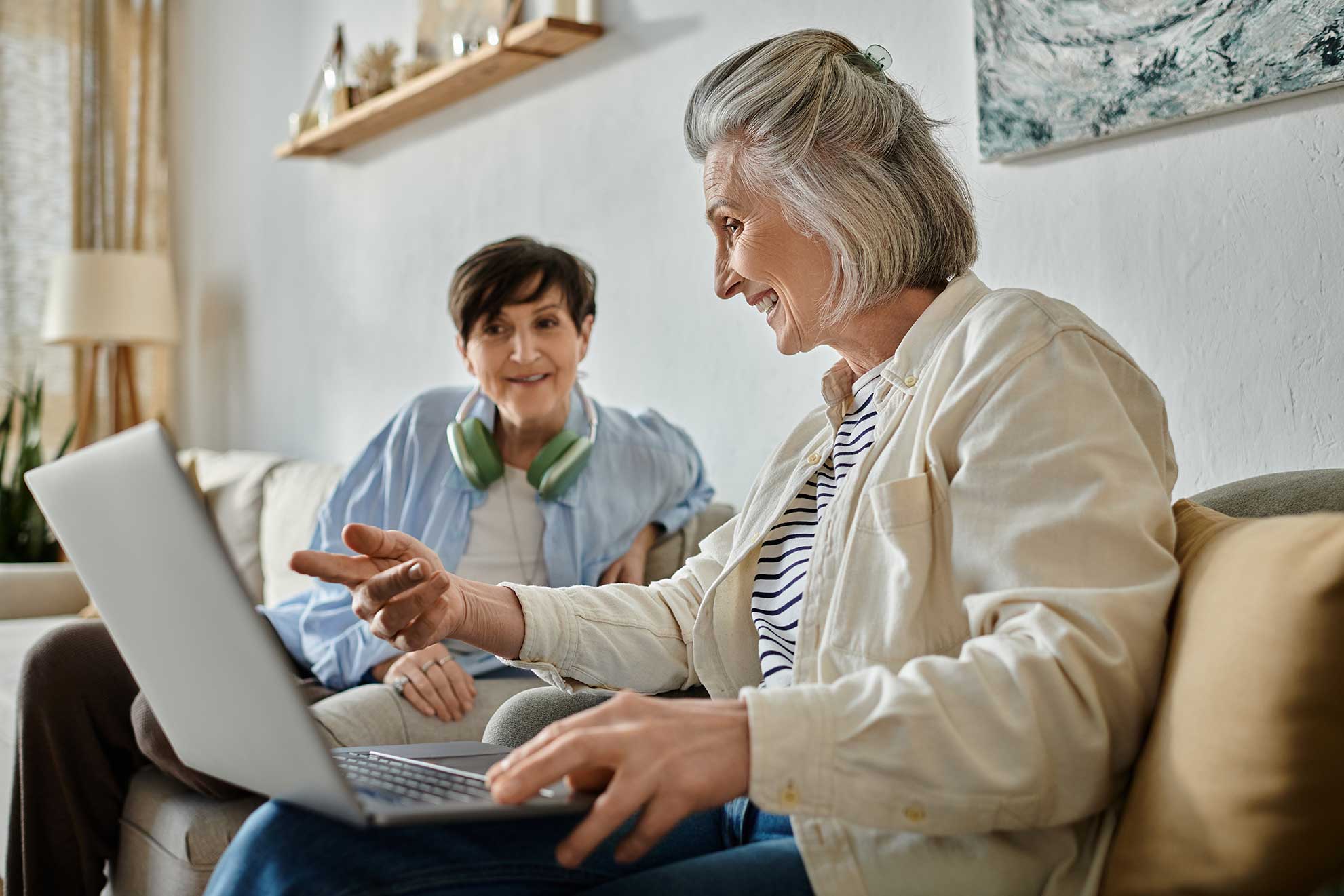 Why Senior Caregivers Should Embrace AI This SeasonA Helping Hand for Family Caregivers This Fall